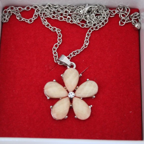 Ardene Flower Jewelry Set - Picture 3 of 5